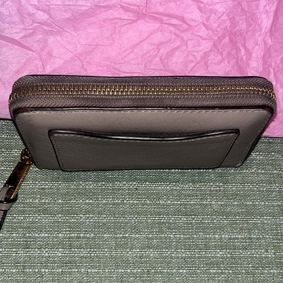 Marc Jacobs Recruit Zip Around Softshot Leather Bi-fold Wallet in Mink /Tan EUC - Picture 6 of 12